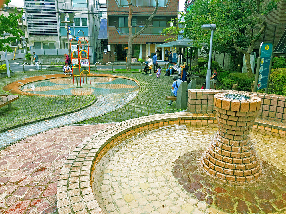 中道通りにある水遊びのできる公園『中道公園』今年も7月10日からスタート！_噴水
