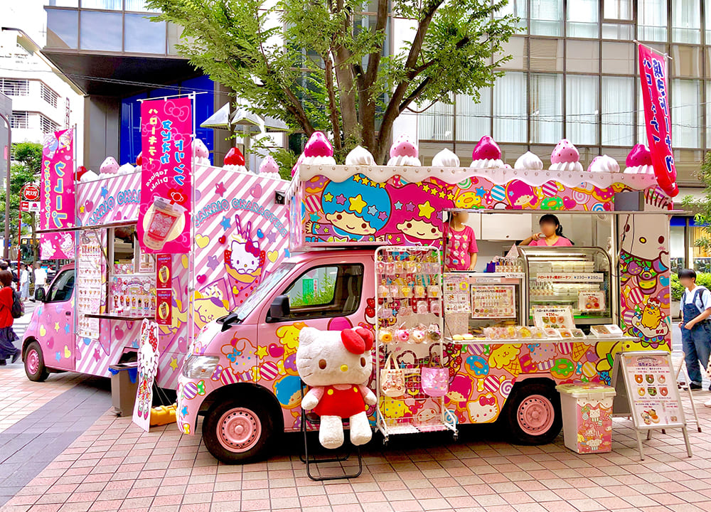 東急吉祥寺前にサンリオキャラクターワゴン登場！店舗正面