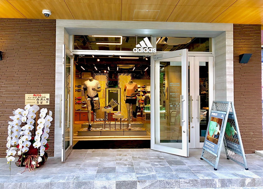 吉祥寺の新商業施設『HULIC & New KICHIJOJI』内の店舗が続々とオープンしています！１階アディダス ブランドコアストア