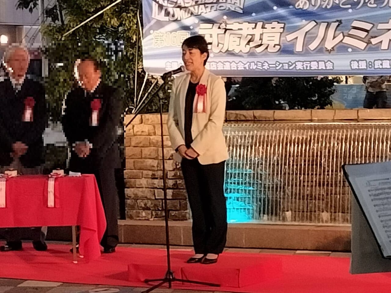 武蔵境イルミネーションに参加した松下玲子武蔵野市長