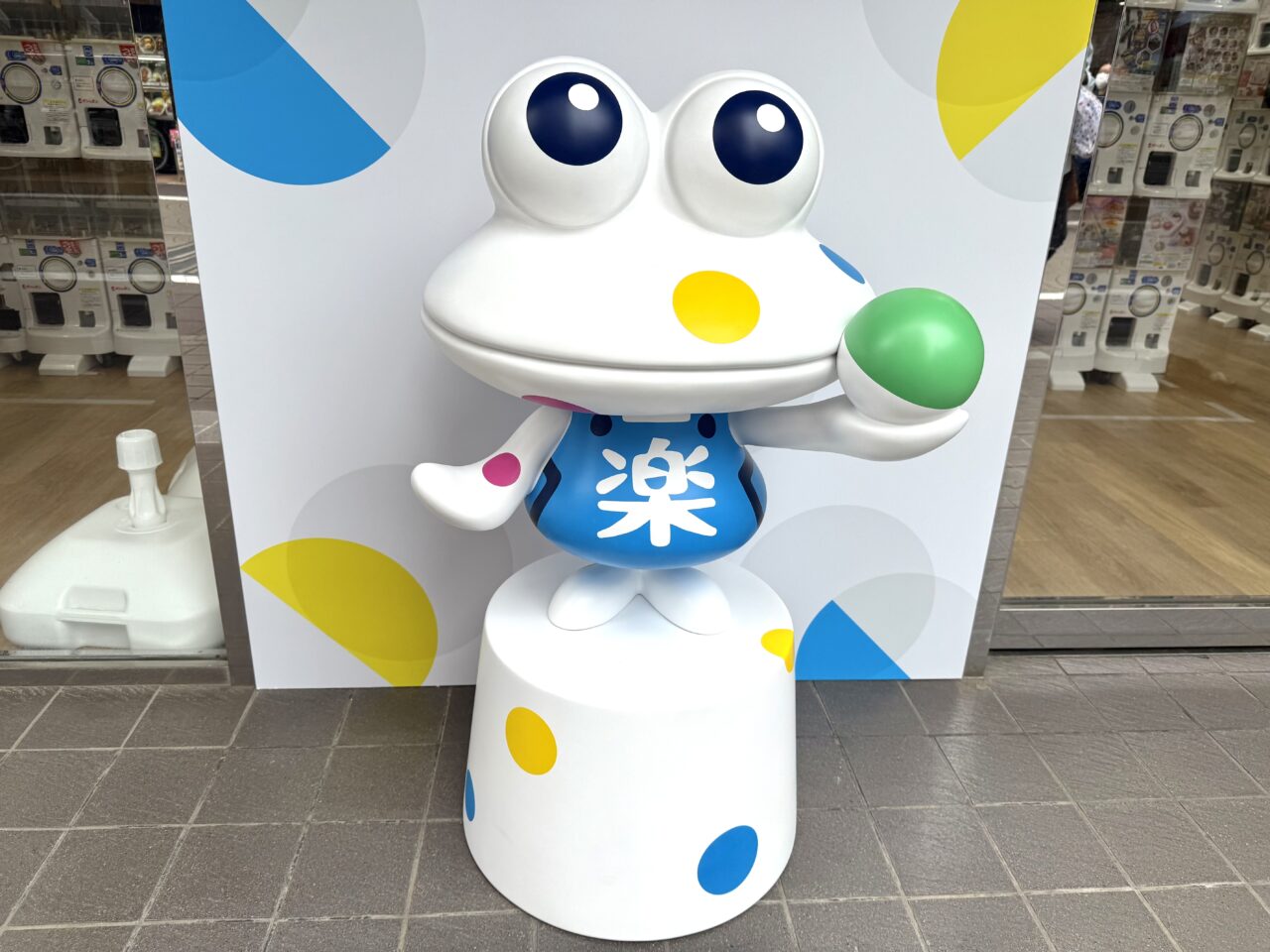 カプセル楽局のキャラクター「ガチャぴょん」です