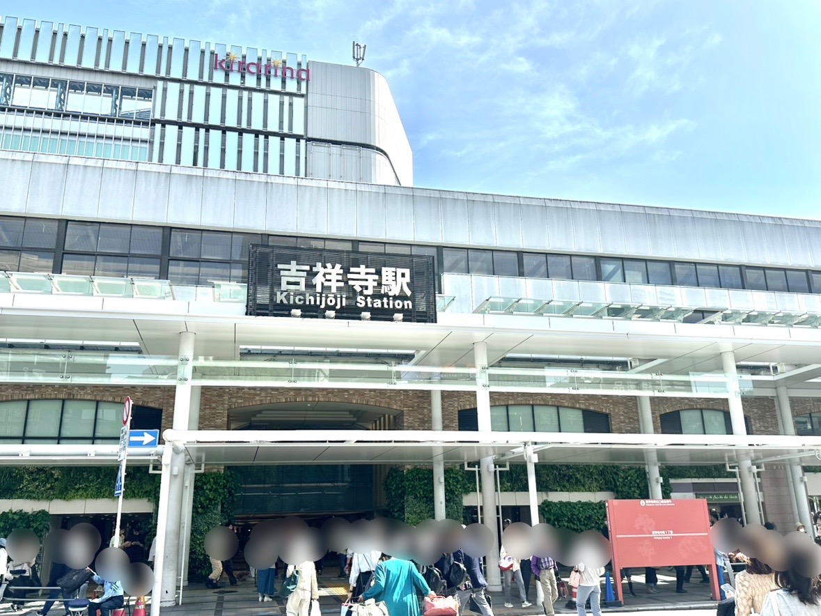 キラリナ京王吉祥寺店の見える吉祥寺駅前の写真です