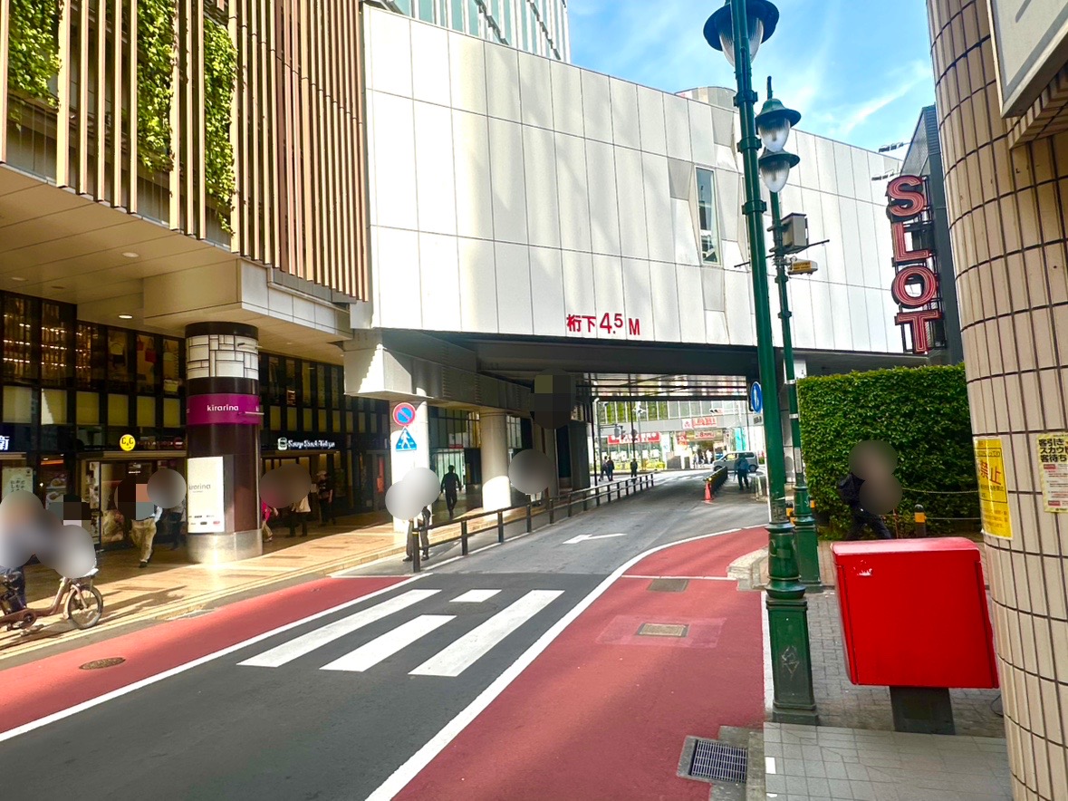 吉祥寺公園口駅前外観です