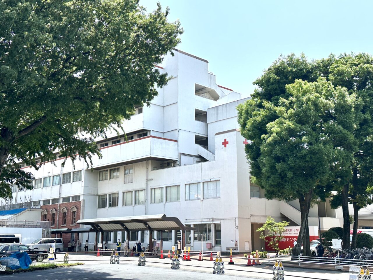 武蔵野赤十字病院外観です