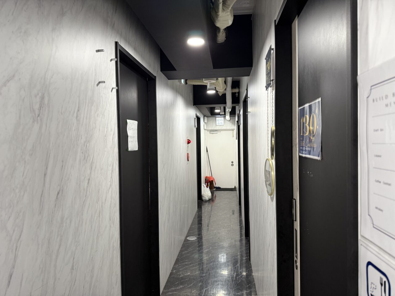 横山食堂のある建物内部です