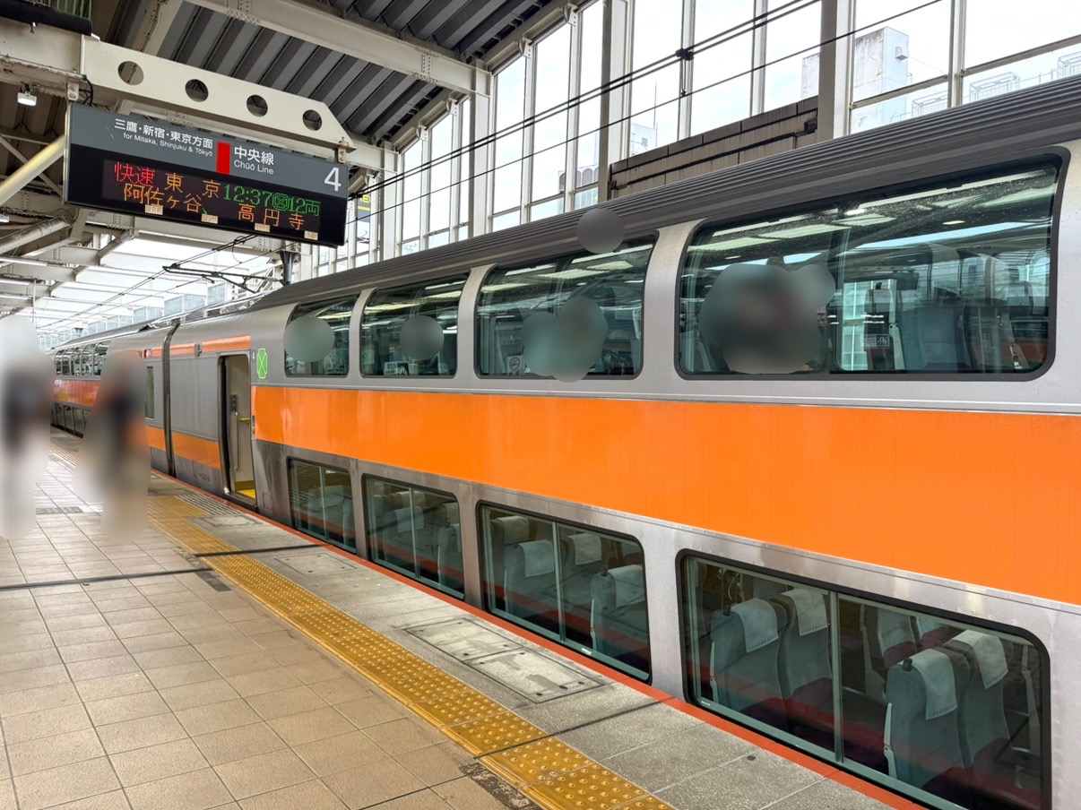 中央線グリーン車の外観です