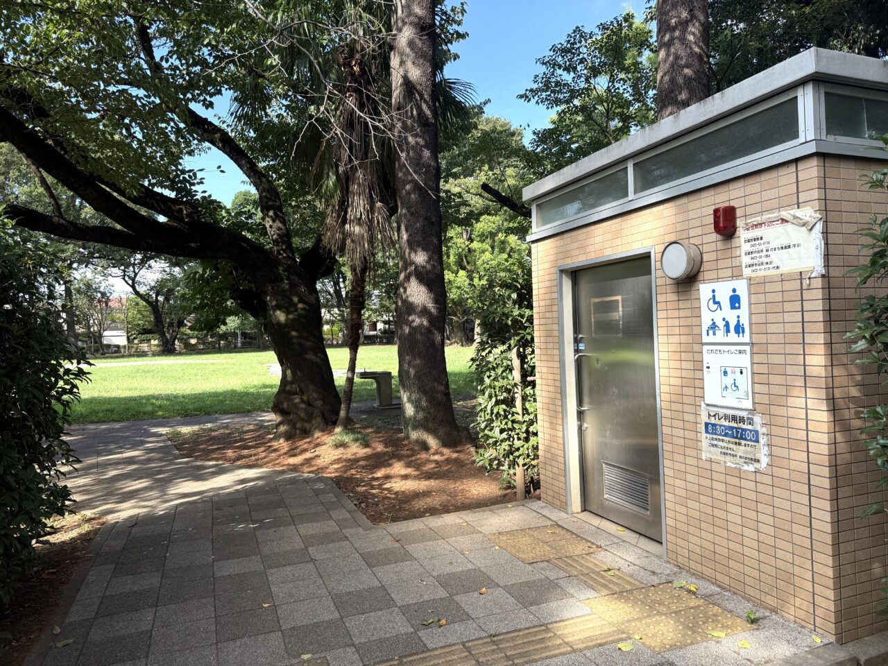 西久保公園のトイレです