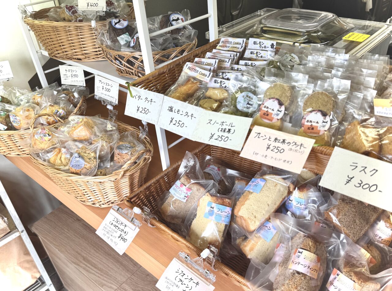 9月23日にオープンした洋菓子店KIYONO'Sのおいしそうなラインナップ