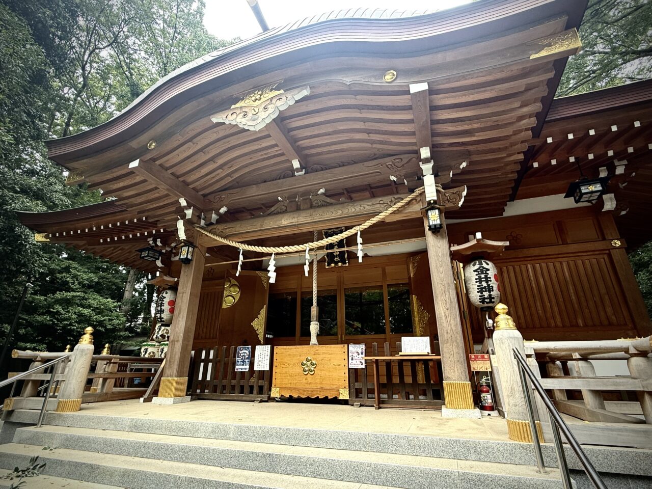 小金井神社の拝殿外観