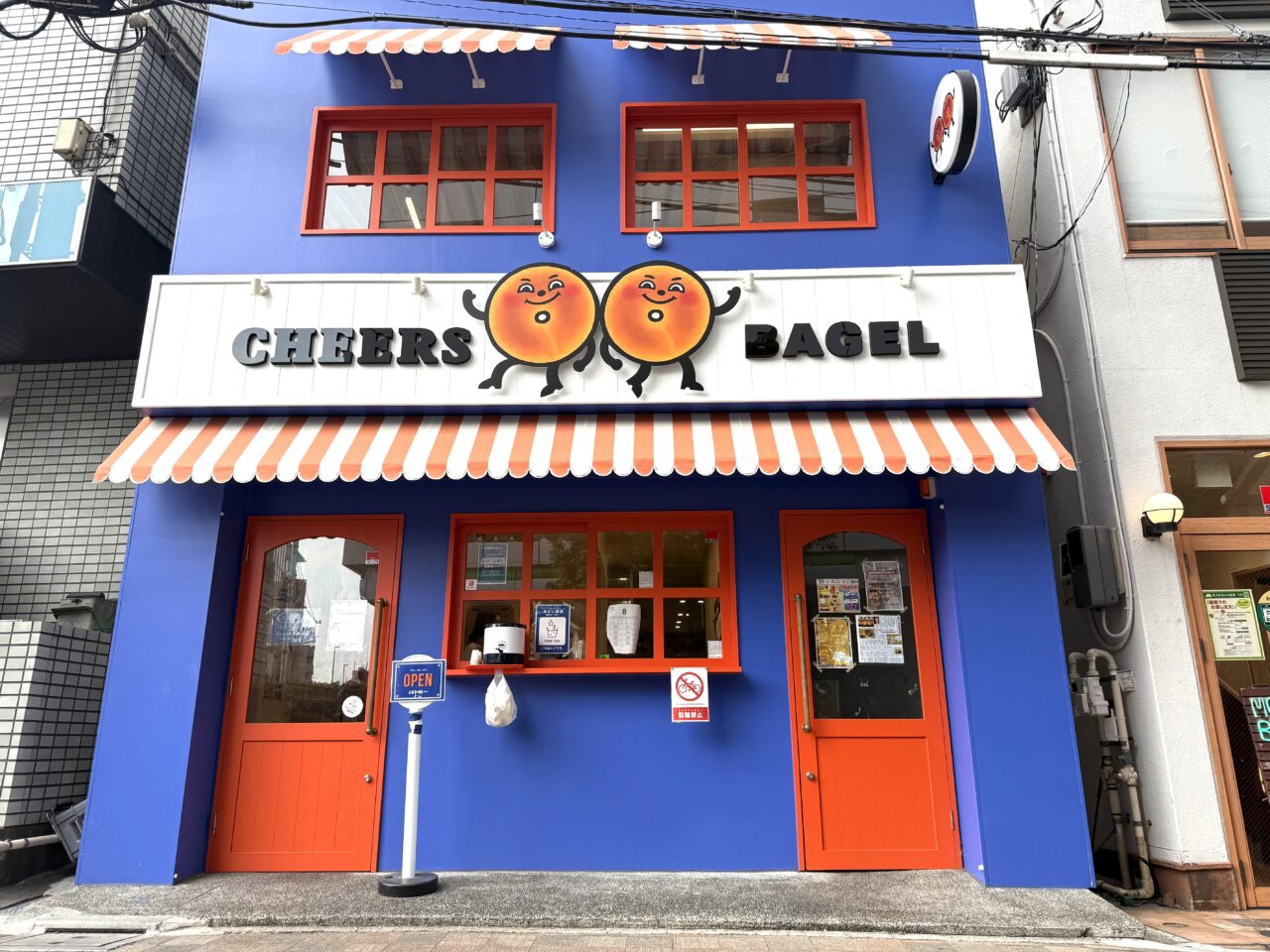 武蔵小金井南口CHEERS BAGELの外観です