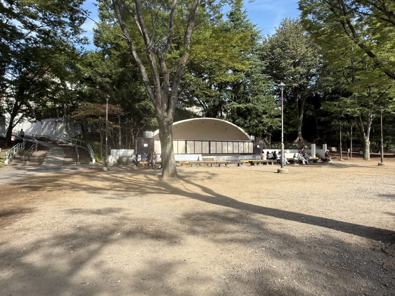 吉祥寺コレクションの会場となる井の頭公園のステージ
