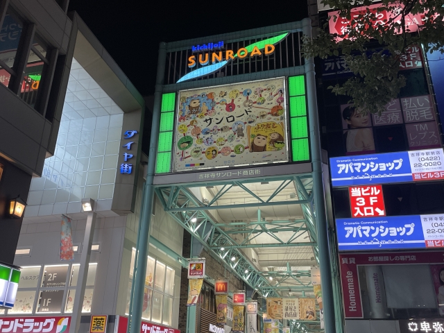 サンロードで稚児行列が行われる