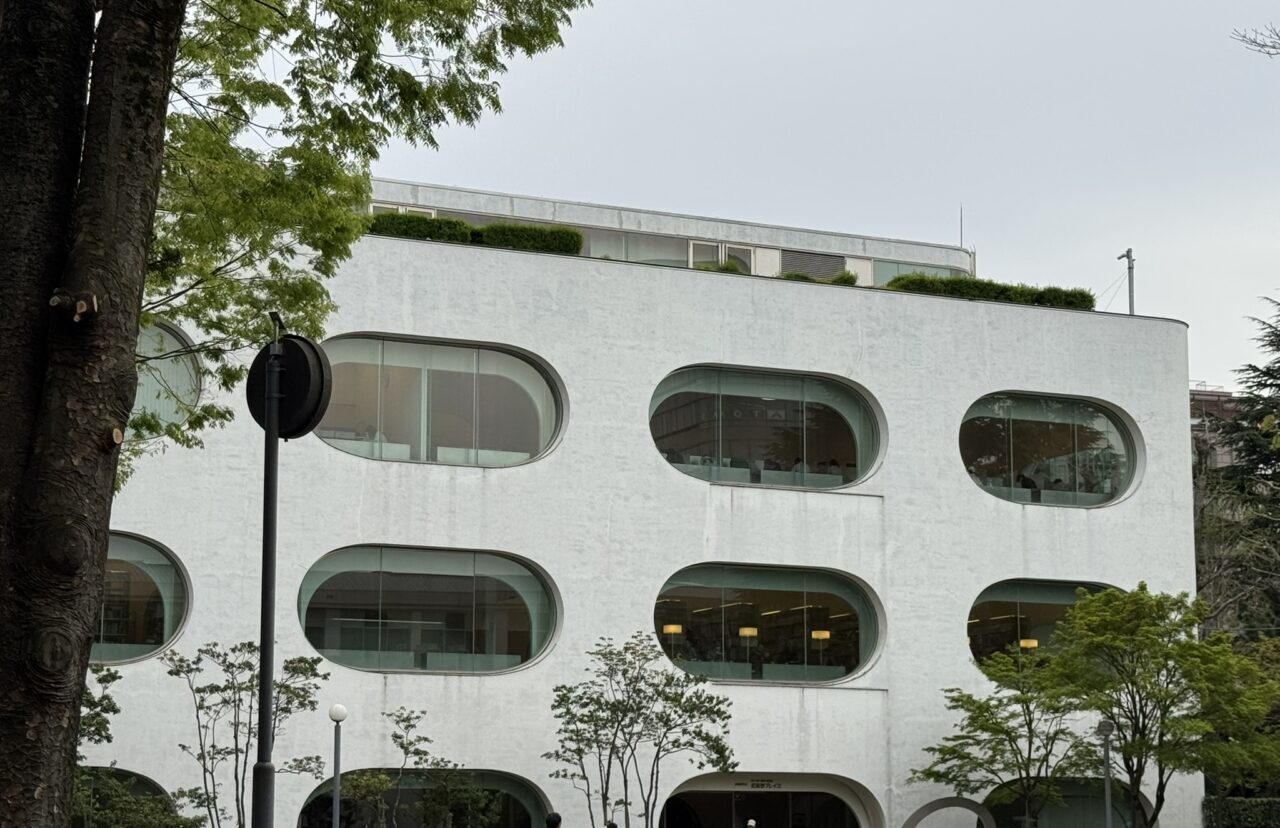 武蔵境駅前の広場で開催