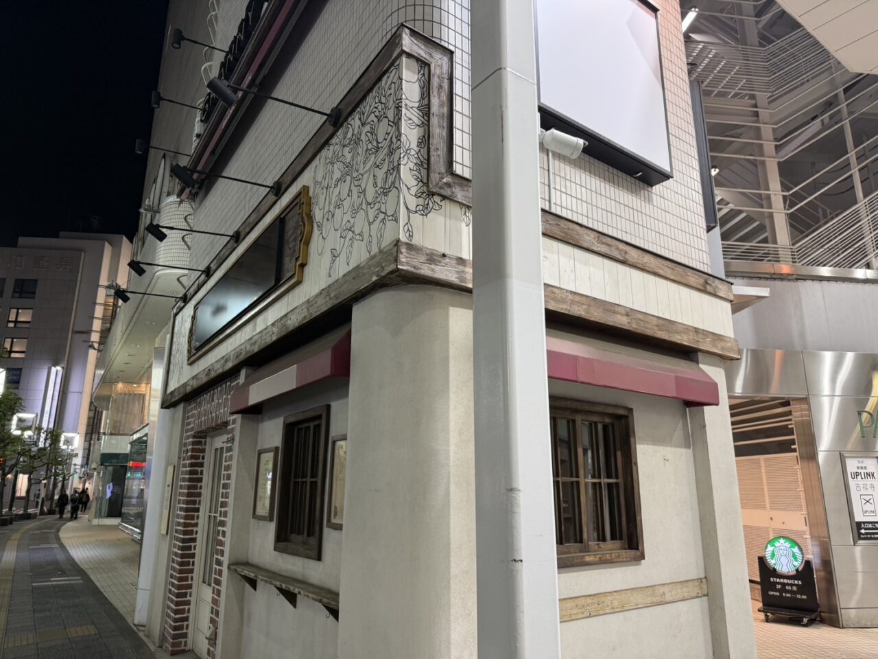 閉店後店舗の外観