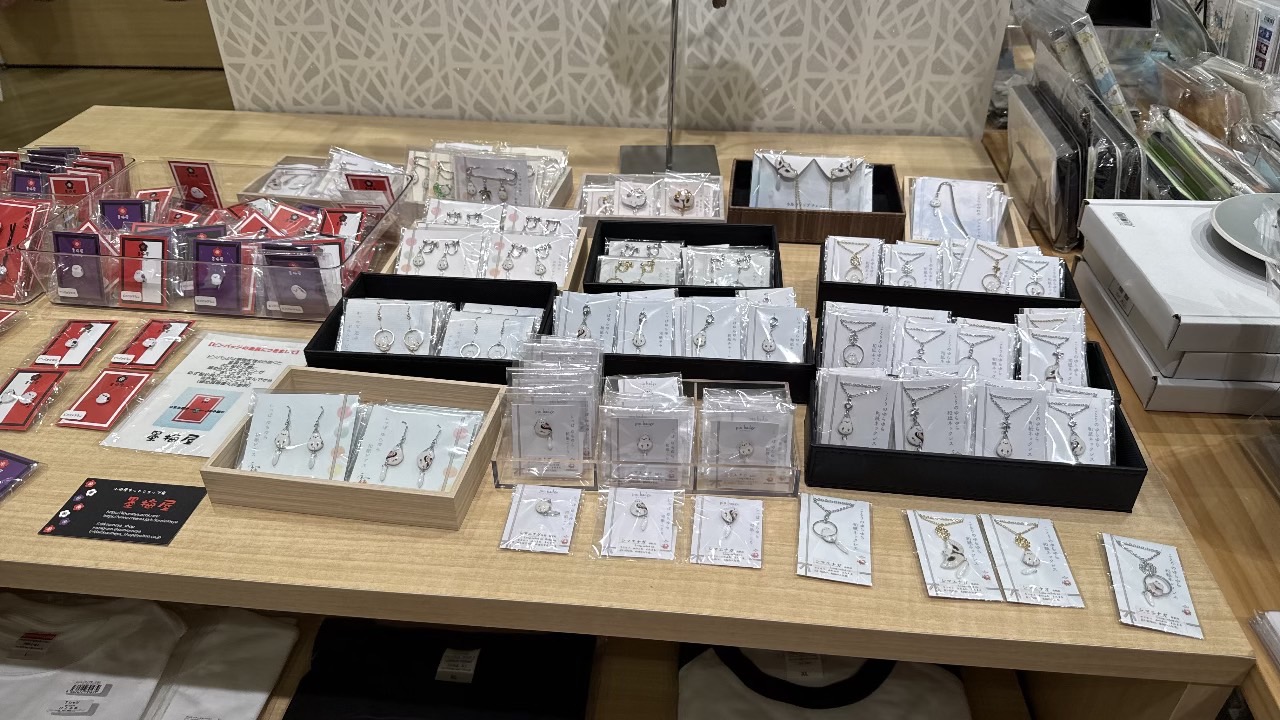 アクセサリーも豊富にそろう