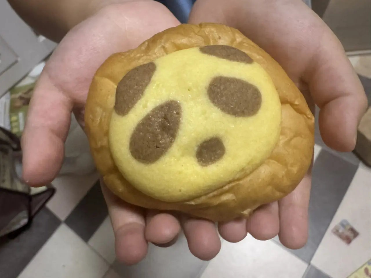 ふんわり焼き上げられた可愛らしい動物の模様がデザインされた菓子パン