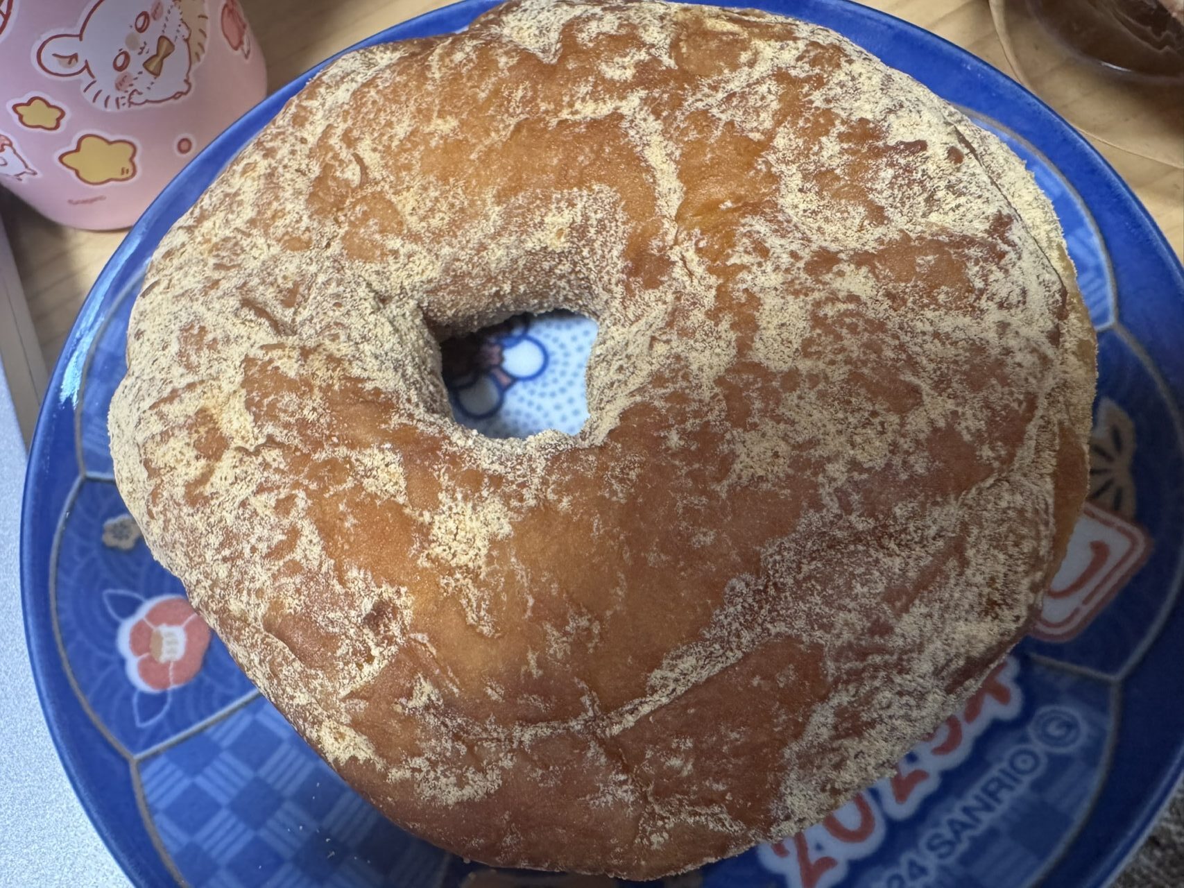 きなこがたっぷりまぶされたモチモチ食感のもちべえ（きなこ）