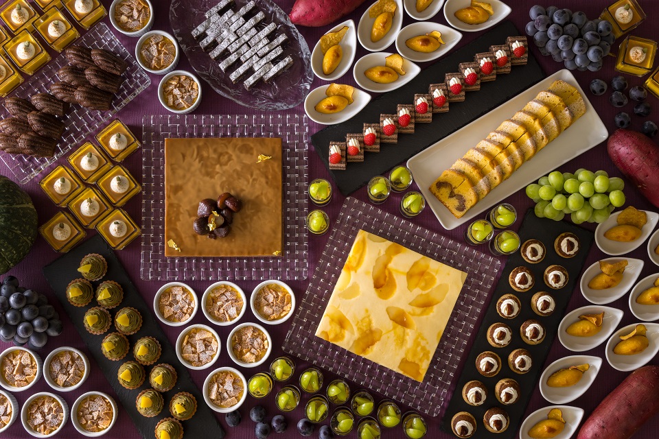 吉祥寺エクセルホテル東急SORAEのチョコに溺れる収穫祭ブッフェ台に並ぶ多彩な秋スイーツ キャプション